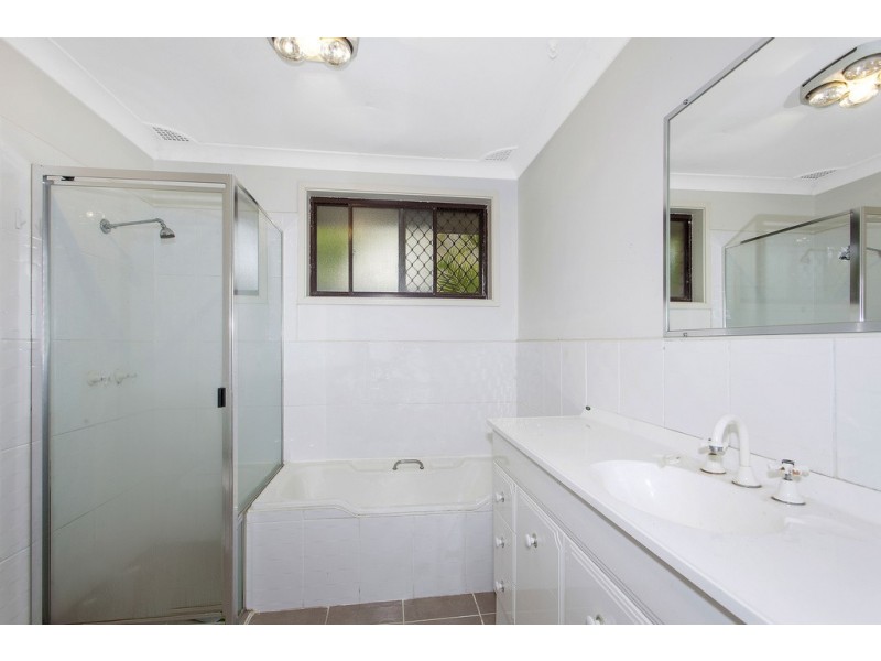 1 Craigend Street, Wyoming NSW 2250