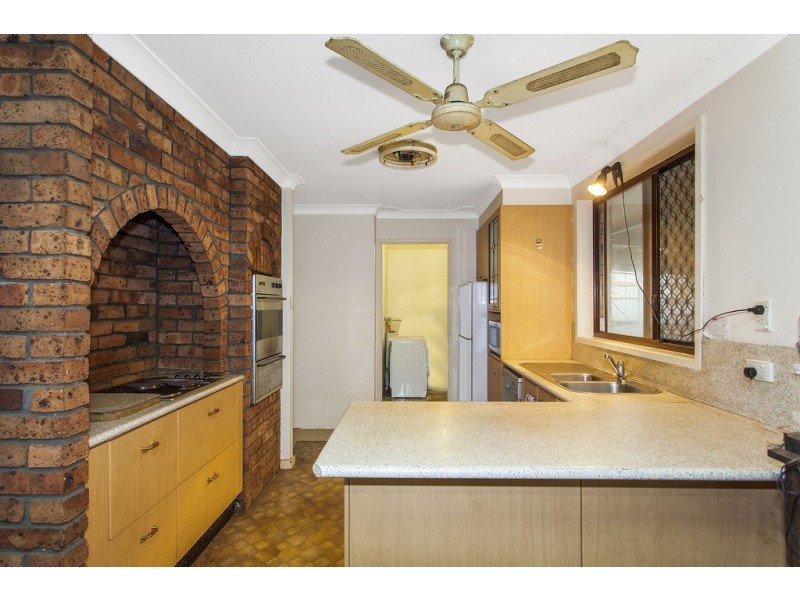 1 Craigend Street, Wyoming NSW 2250