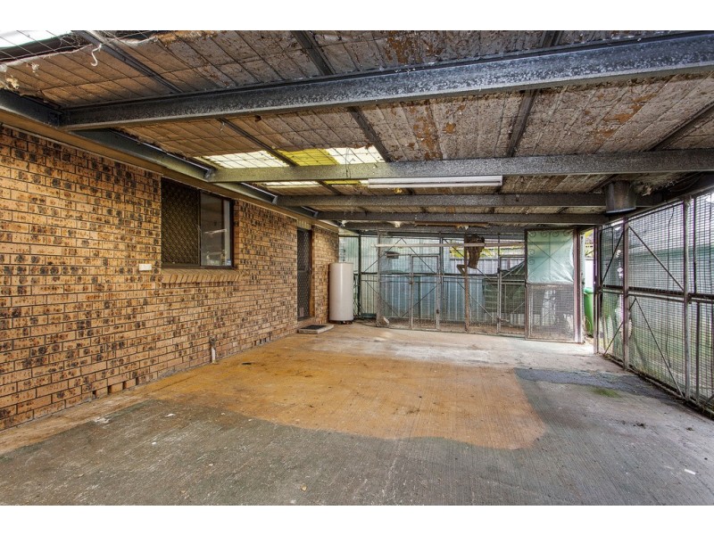 1 Craigend Street, Wyoming NSW 2250