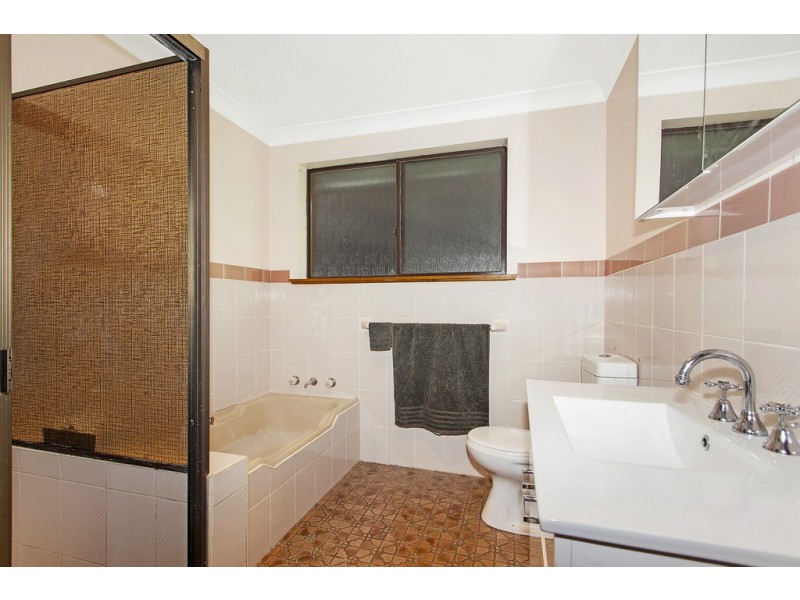 124 Lake Shore Drive, North Avoca NSW 2260