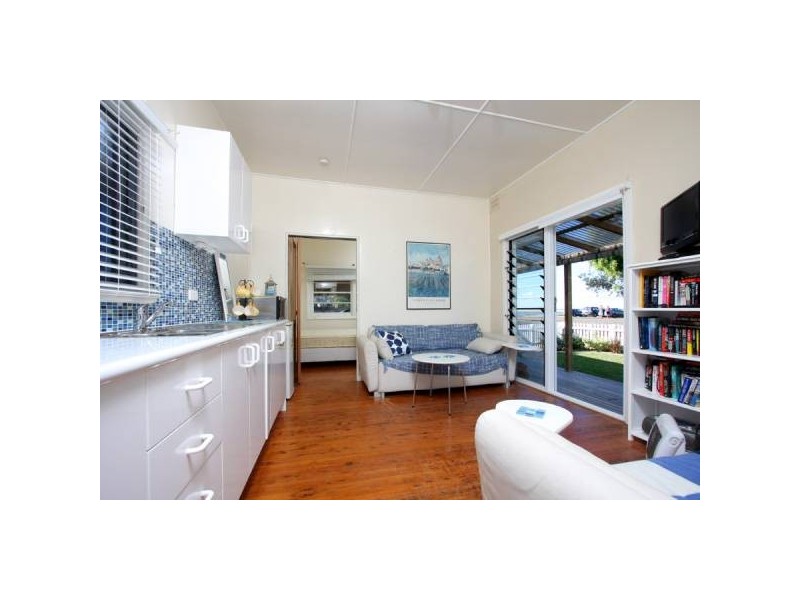 3/2 Ficus Ave, Avoca Beach NSW 2251