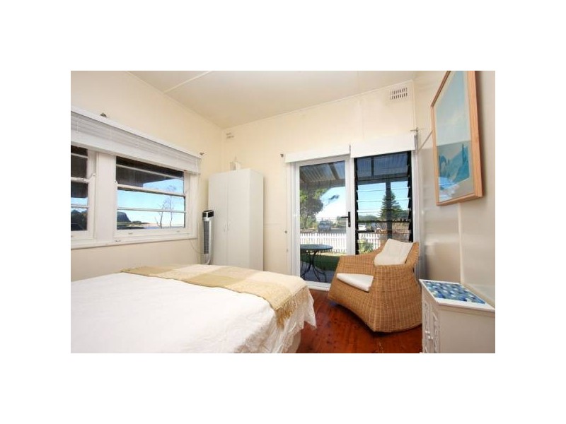 3/2 Ficus Ave, Avoca Beach NSW 2251