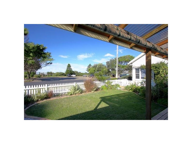 3/2 Ficus Ave, Avoca Beach NSW 2251