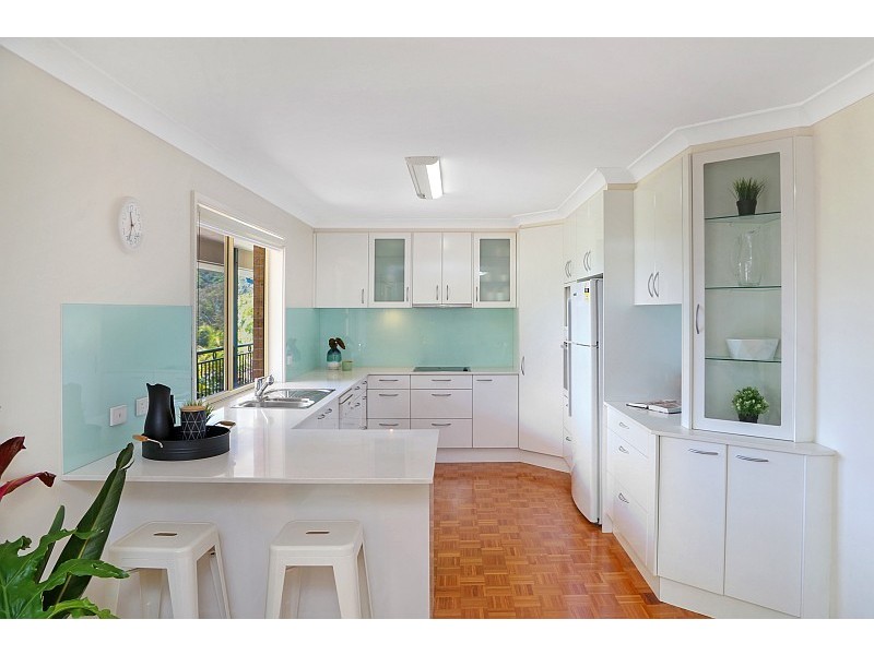 10 Moores Road, Avoca Beach NSW 2251