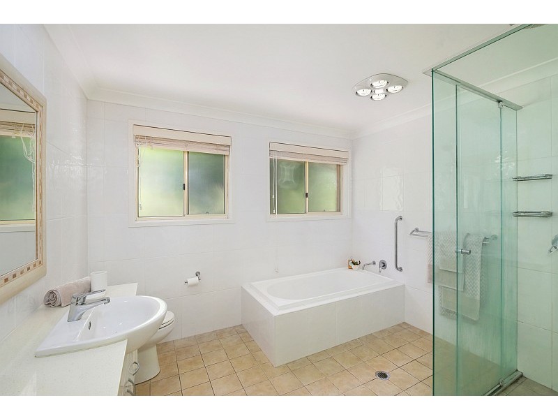 10 Moores Road, Avoca Beach NSW 2251