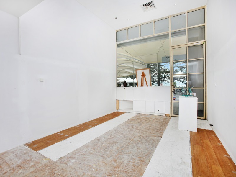 Shop 18 Crowne Plaza, Pine Tree Lane, Terrigal NSW 2260