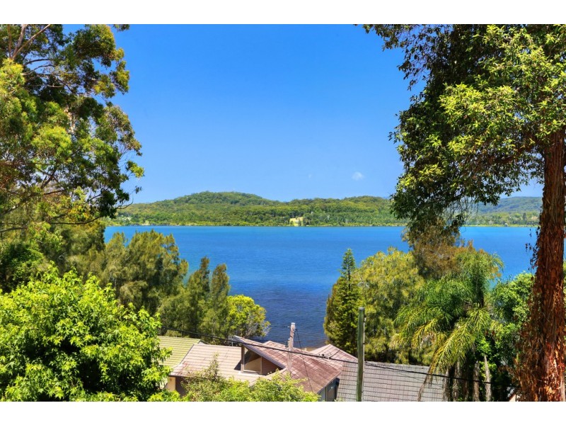 135 Broadwater Drive, Saratoga NSW 2251