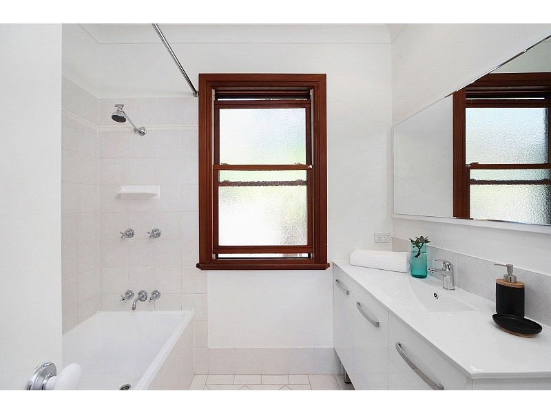 24 Peel Street, Avoca Beach NSW 2251