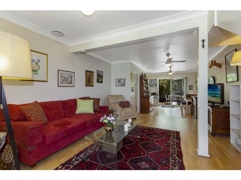 1/97 Lake Shore Drive, North Avoca NSW 2260 Raine & Horne Terrigal
