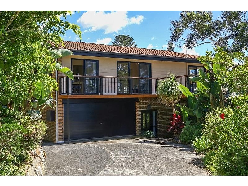 4 Beachcomber, North Avoca NSW 2260