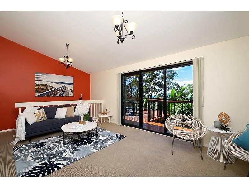 4 Beachcomber, North Avoca NSW 2260