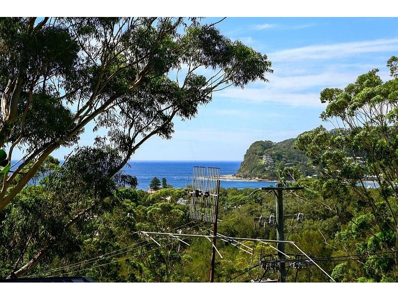 4 Beachcomber, North Avoca NSW 2260