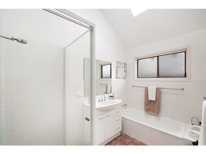 4 Beachcomber, North Avoca NSW 2260