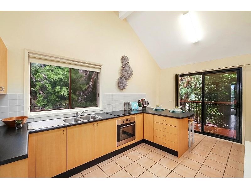 4 Beachcomber, North Avoca NSW 2260