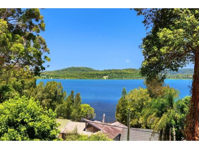 135 Broadwater Drive, Saratoga NSW 2251