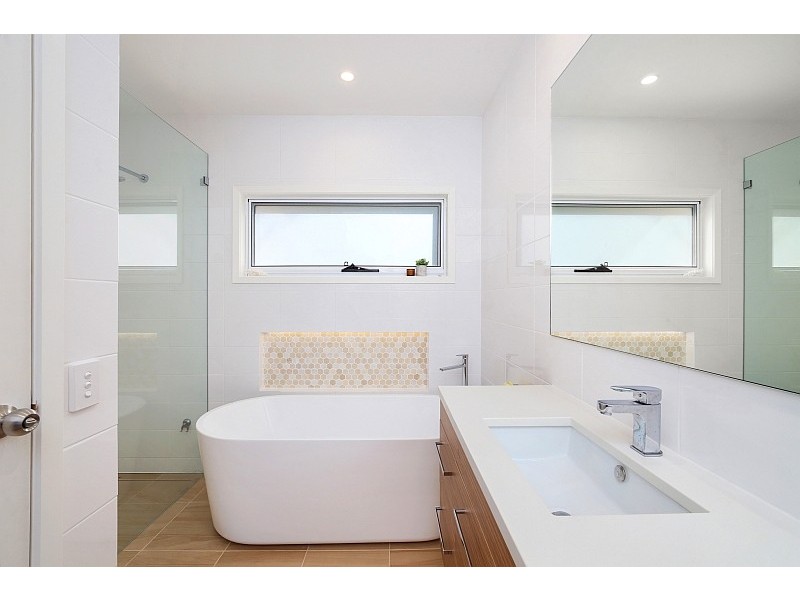 4 Austral Ave, Avoca Beach NSW 2251