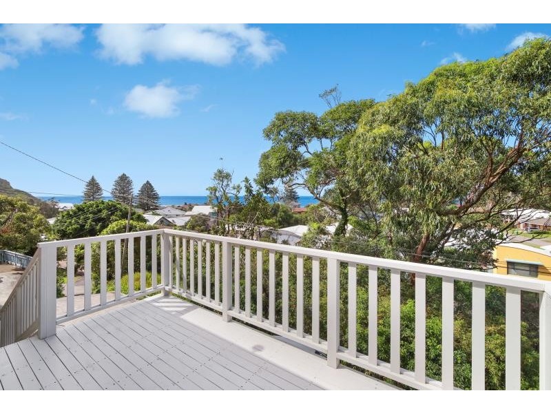 5 Elgata Avenue, North Avoca NSW 2260