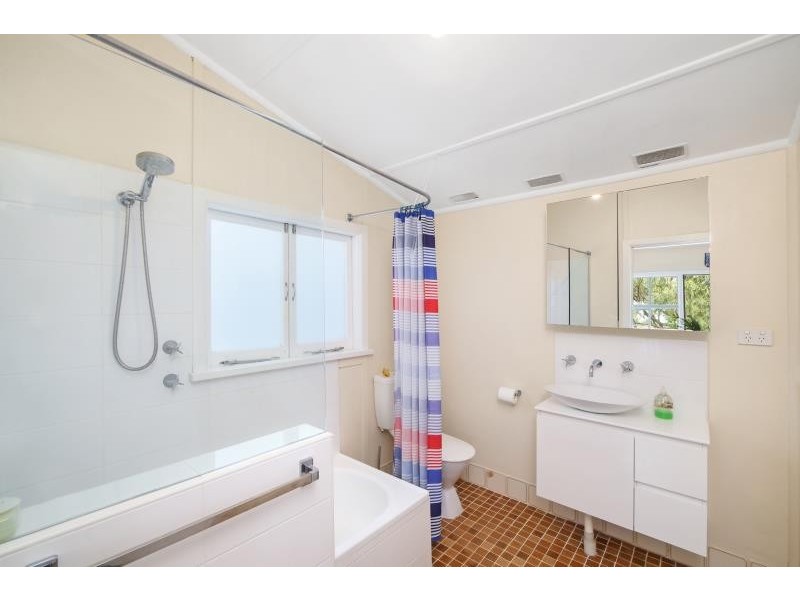 5 Elgata Avenue, North Avoca NSW 2260