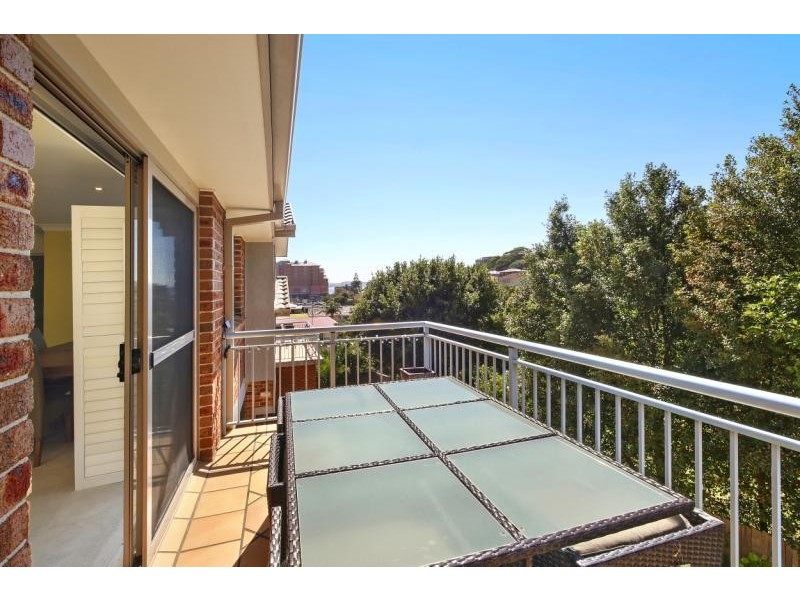 2/7 Smillie Avenue, Terrigal NSW 2260
