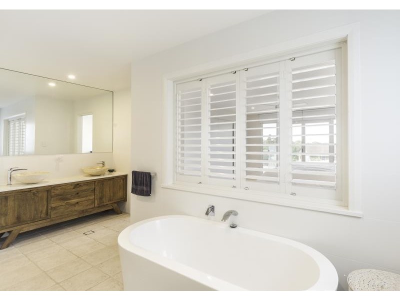 126 Ocean View Drive, Wamberal NSW 2260