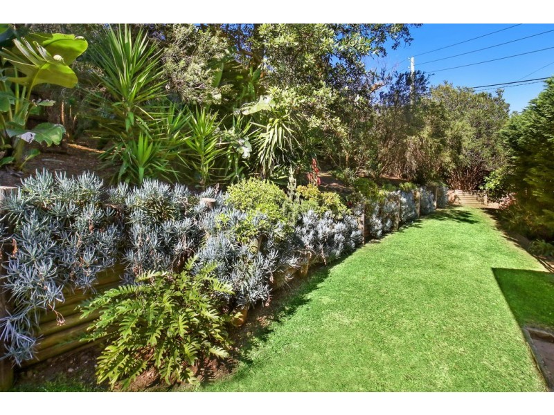 21 Lowanna Ave, Forresters Beach NSW 2260