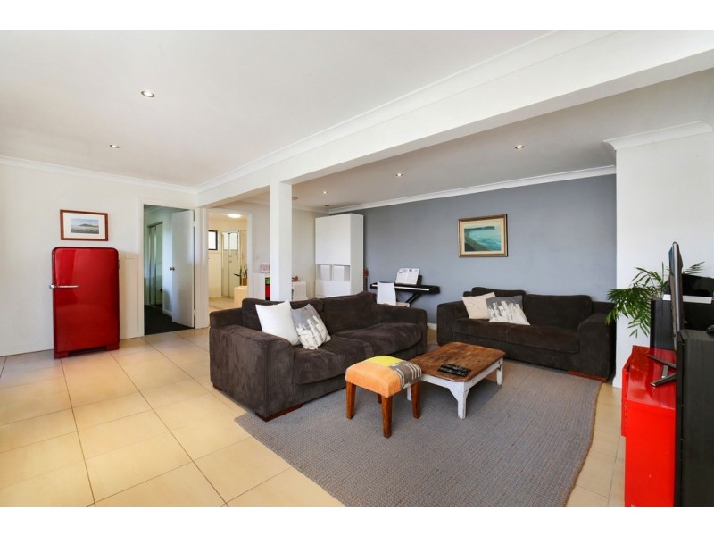 21 Lowanna Ave, Forresters Beach NSW 2260