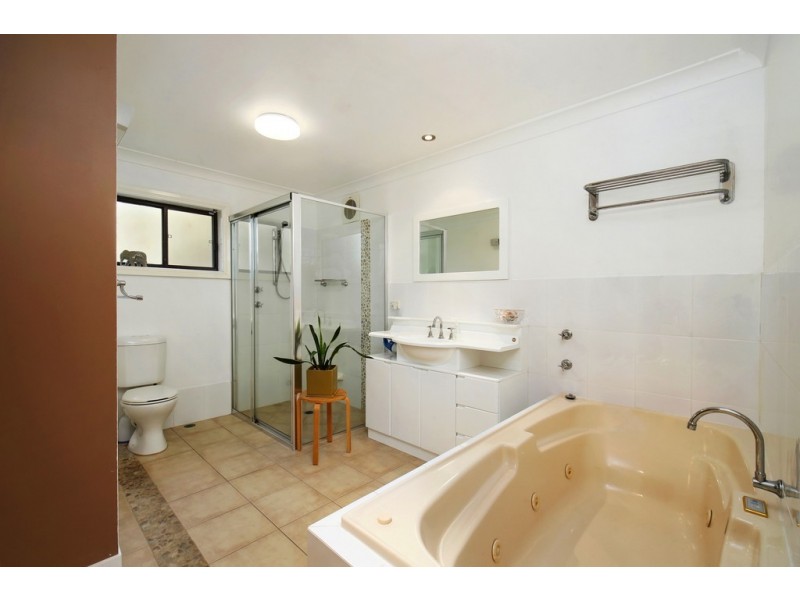 21 Lowanna Ave, Forresters Beach NSW 2260