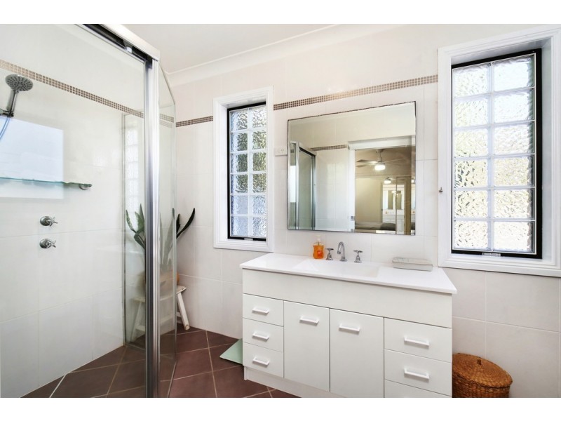 21 Lowanna Ave, Forresters Beach NSW 2260