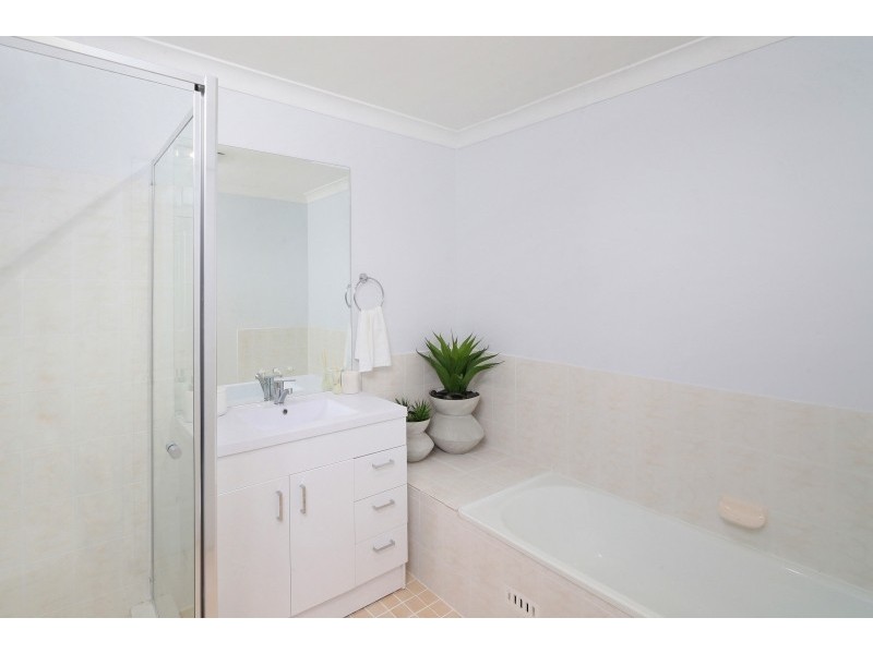 16b Coraki Cl, Ourimbah NSW 2258