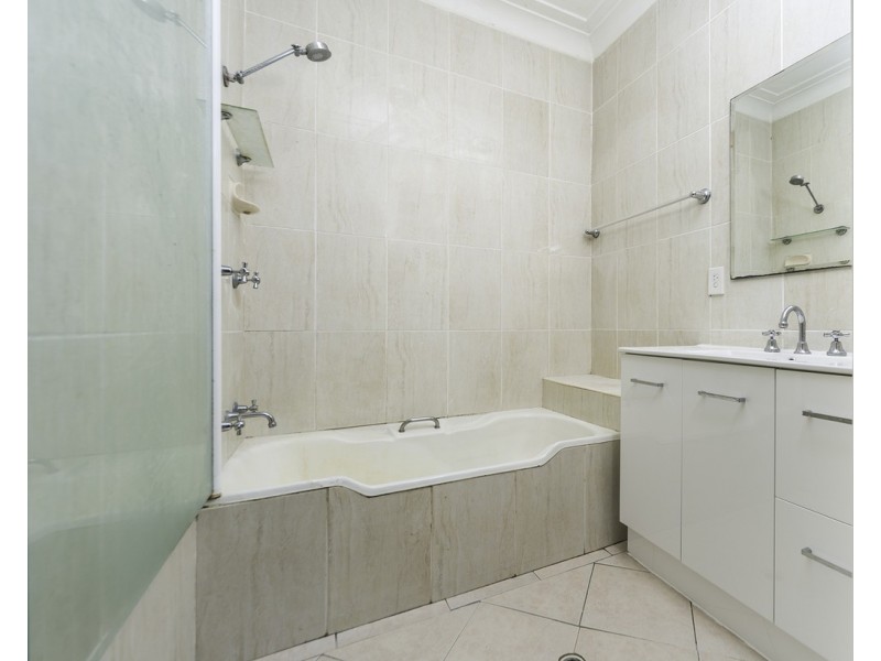 4 Glencoe Avenue, Wyoming NSW 2250