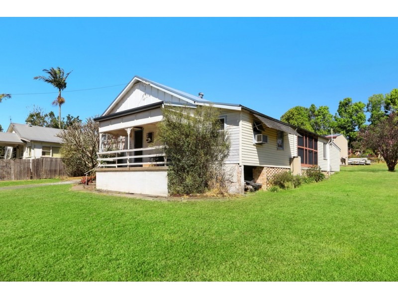 10 Cary Street, Wyoming NSW 2250