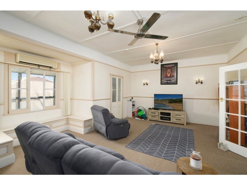 10 Cary Street, Wyoming NSW 2250