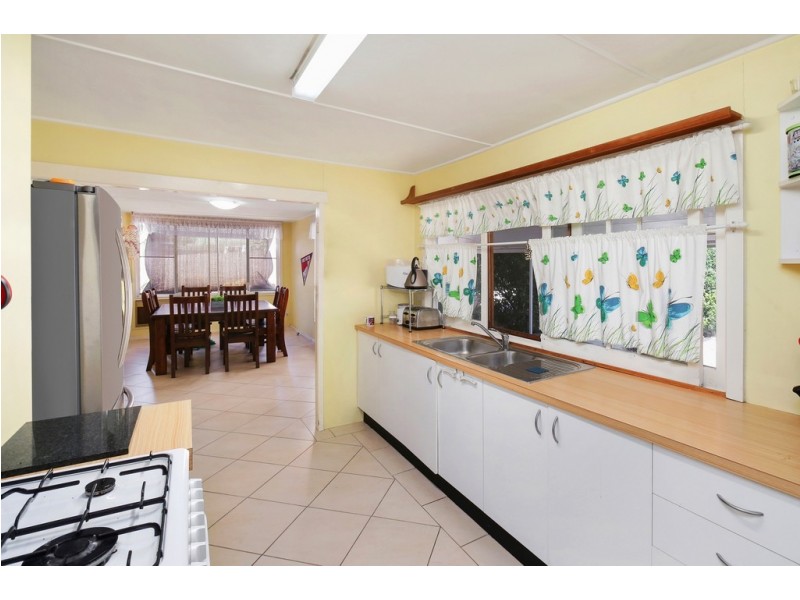 10 Cary Street, Wyoming NSW 2250