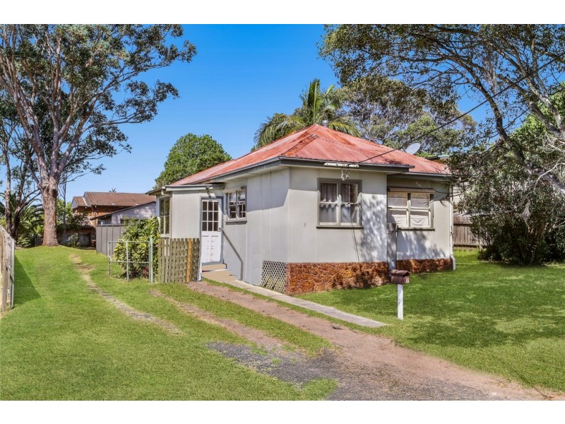 3 Matthews Parade, Point Clare NSW 2250