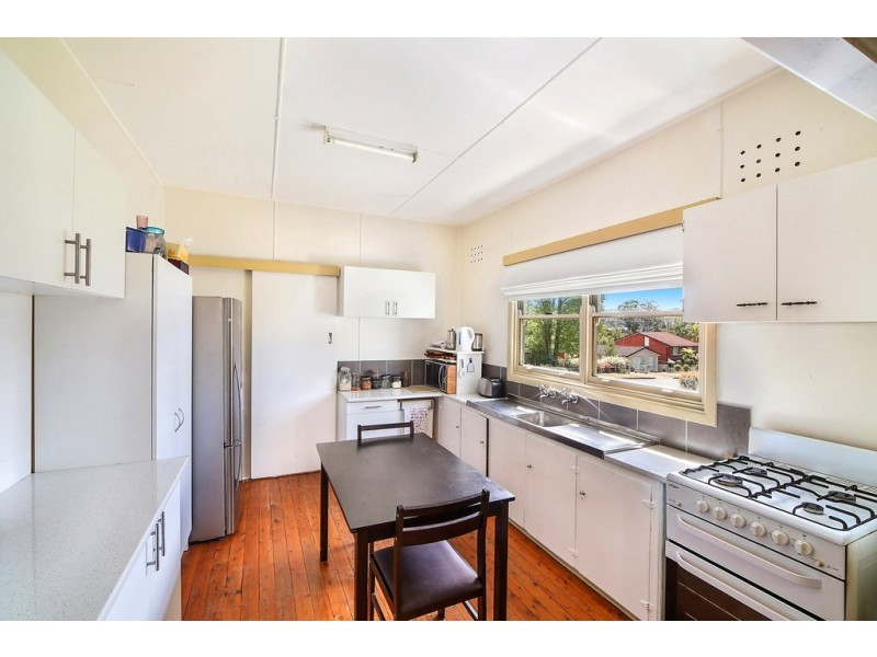 3 Matthews Parade, Point Clare NSW 2250