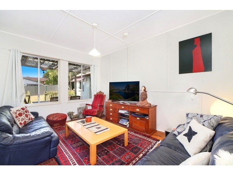 3 Matthews Parade, Point Clare NSW 2250