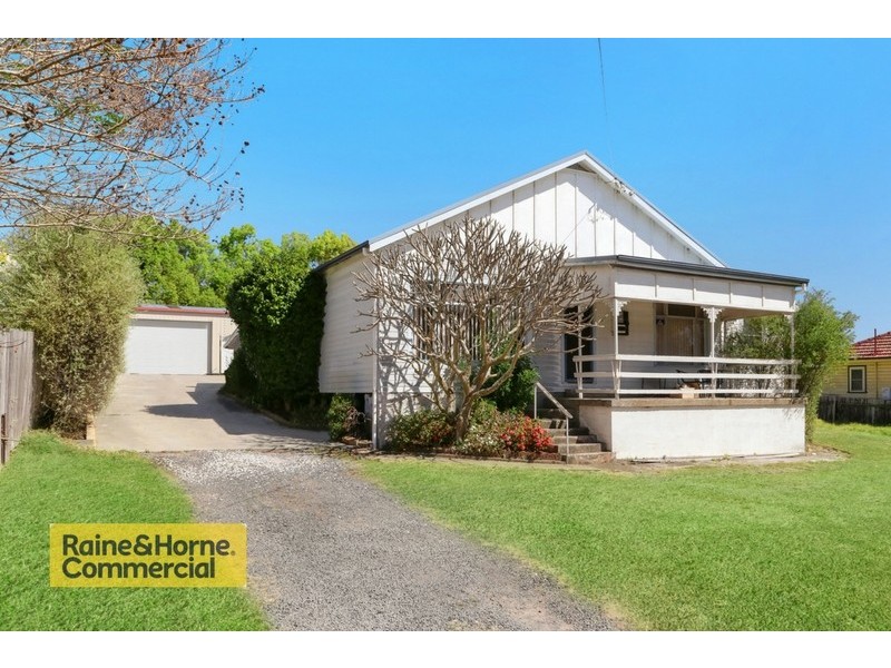 10 CARY STREET, Wyoming NSW 2250