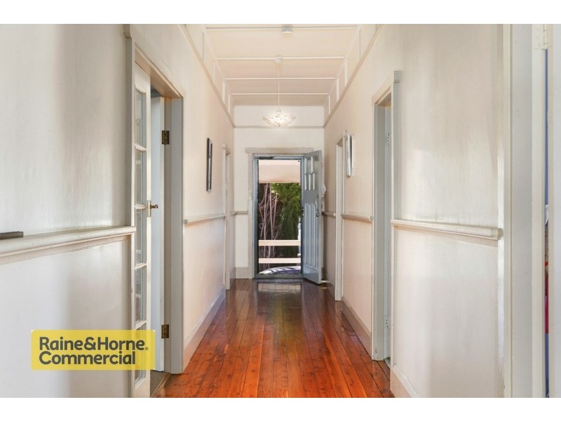 10 CARY STREET, Wyoming NSW 2250