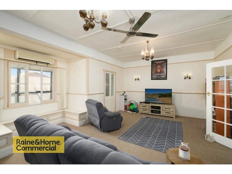 10 CARY STREET, Wyoming NSW 2250