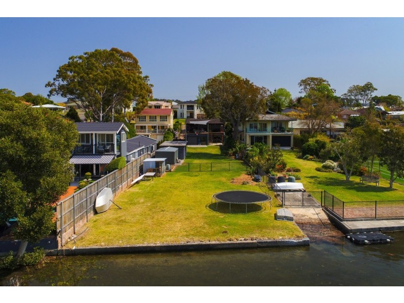 87 Albany Street, Point Frederick NSW 2250