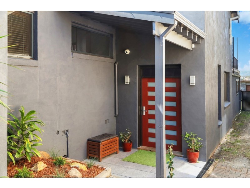 87 Albany Street, Point Frederick NSW 2250