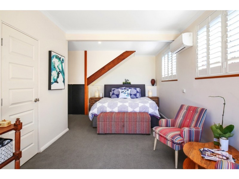 87 Albany Street, Point Frederick NSW 2250