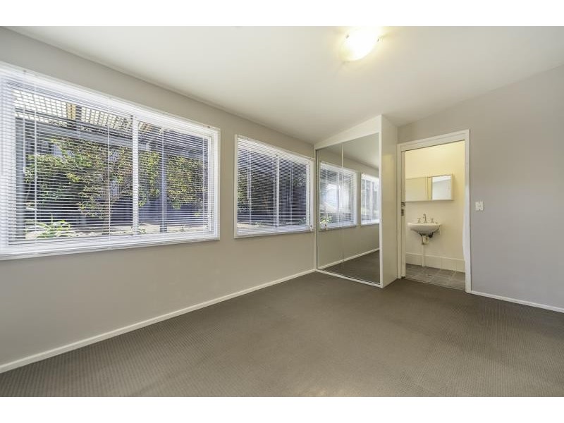 4 Glencoe Avenue, Wyoming NSW 2250