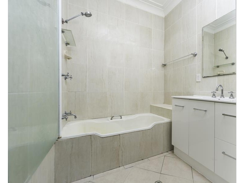 4 Glencoe Avenue, Wyoming NSW 2250