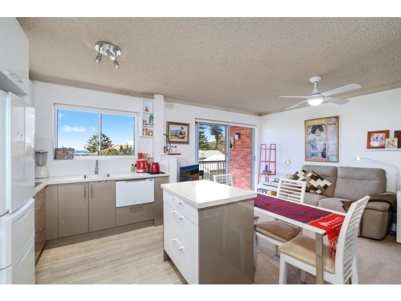 3/9 Ficus Avenue, Avoca Beach NSW 2251