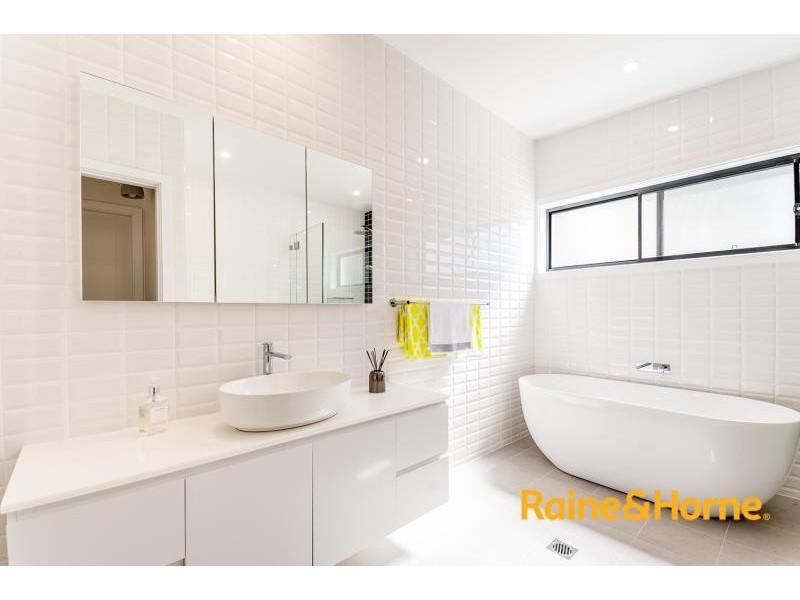 2 Benjamin Place, Saratoga NSW 2251