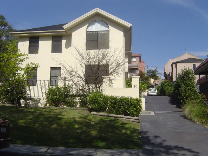 2/20 Whiting Avenue, Terrigal NSW 2260