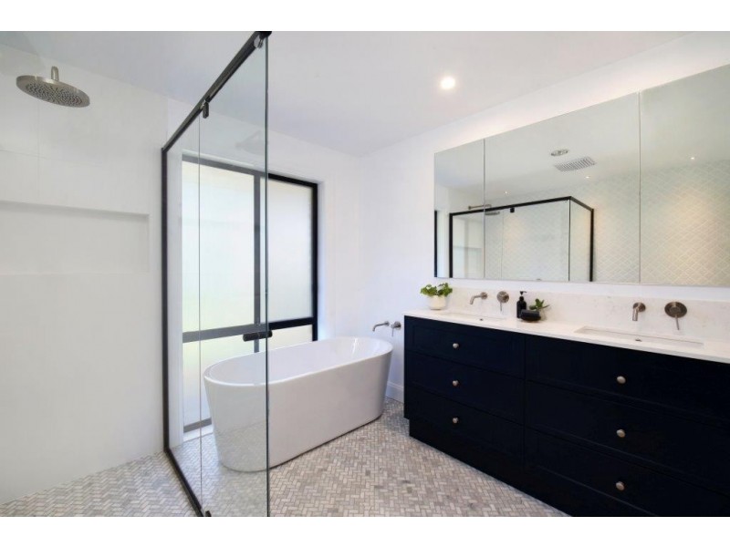 442 Avoca Drive, Green Point NSW 2251