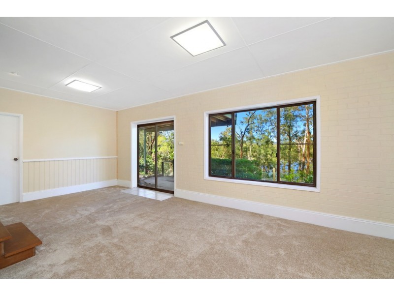 112 Lake Shore Drive, North Avoca NSW 2260