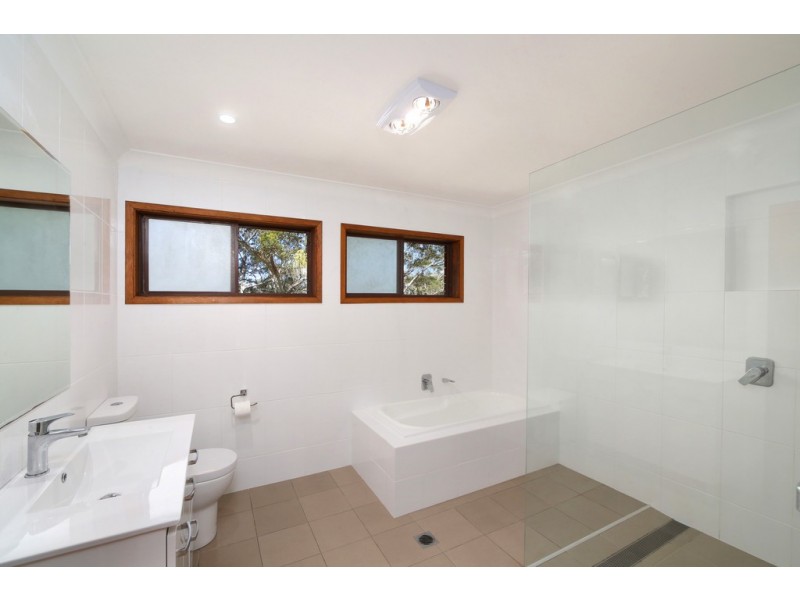 112 Lake Shore Drive, North Avoca NSW 2260
